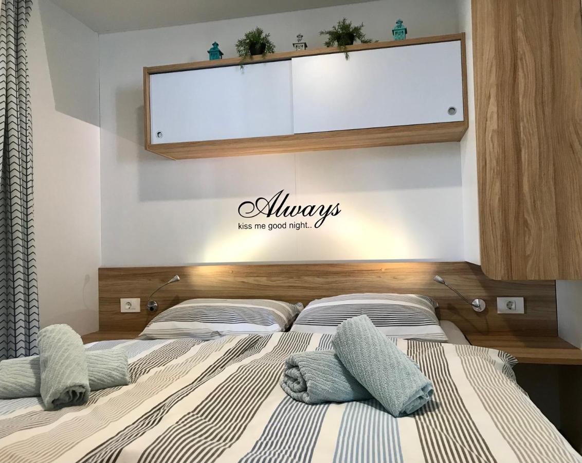 M&L Mobile Home Jezera Bagian luar foto